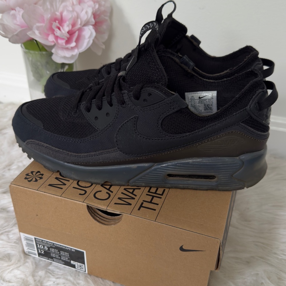 NIKE AIR MAX 90’s TERRASCAPE MENS:10.5. Excellent condition w/box